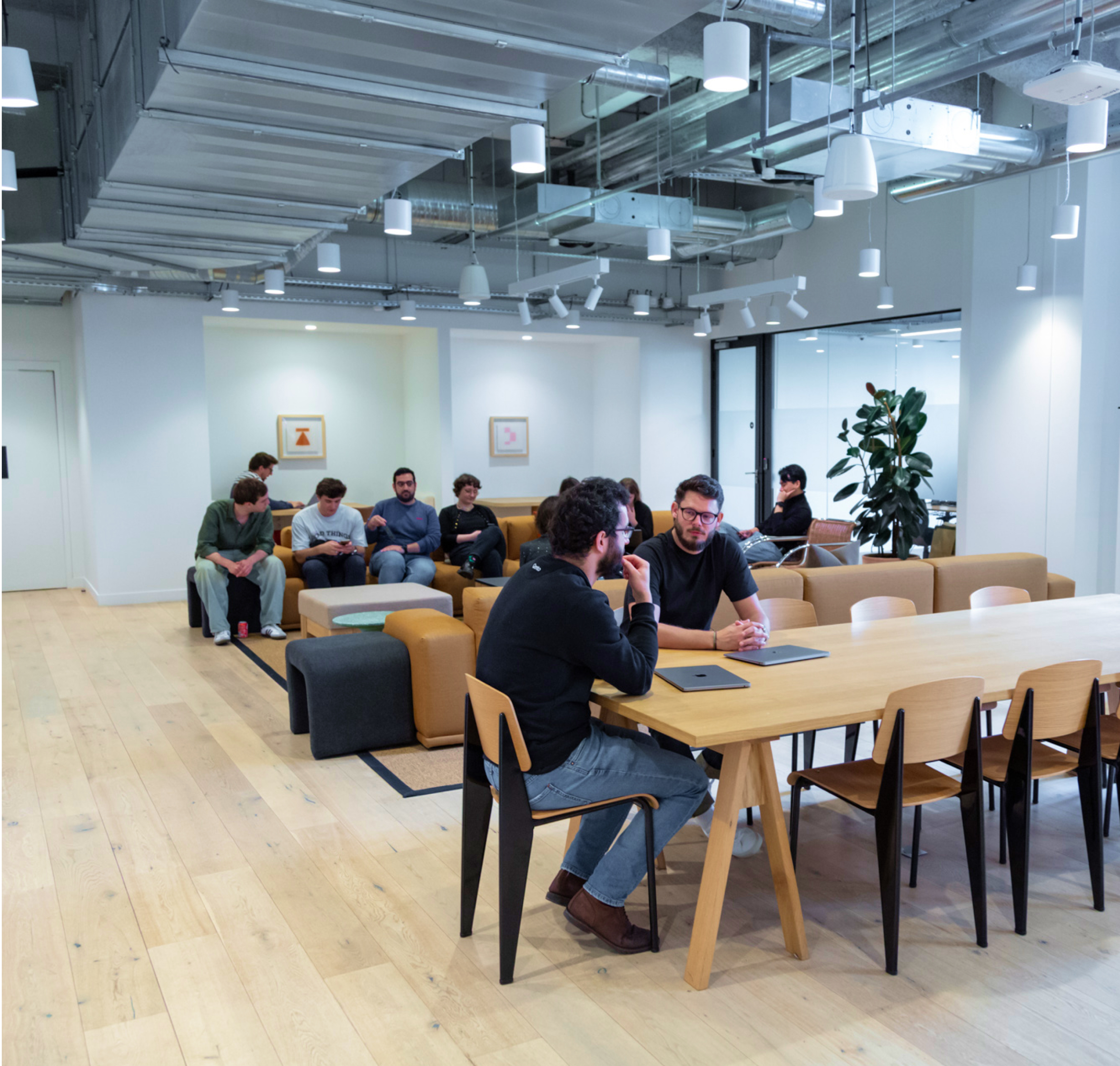 Lila Foto Held Paris Büro